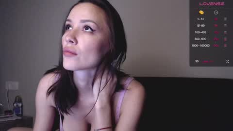 Snapshot of sarinaluv chatting on 03-09-25, 09:36 online show from 03-09-25, 09:36