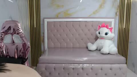 Sara  online show from 02-18-26, 10:17