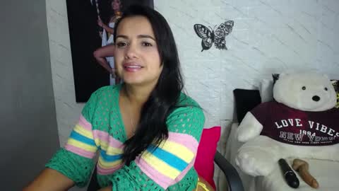 Snapshot of saritatellez chatting on 09-30-25, 10:04 Sarita Tellez online show from 09-30-25, 10:04