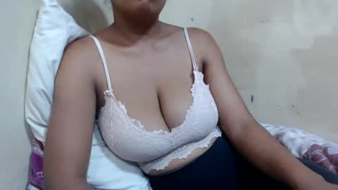 Snapshot of saronette chatting on 12-20-24, 12:27 saronette online show from 12-20-24, 12:27