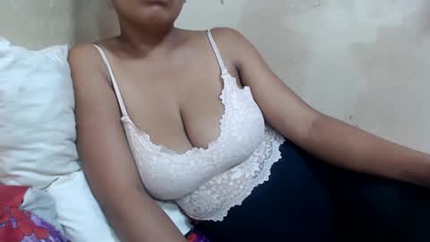 Snapshot of saronette chatting on 12-21-24, 11:55 saronette online show from 12-21-24, 11:55