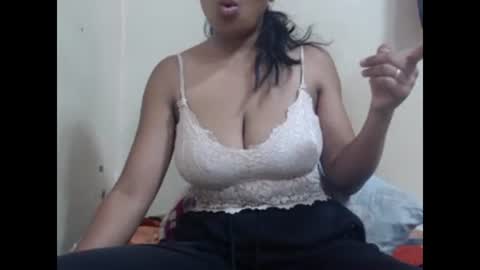 Snapshot of saronette chatting on 12-30-24, 09:05 saronette online show from 12-30-24, 09:05