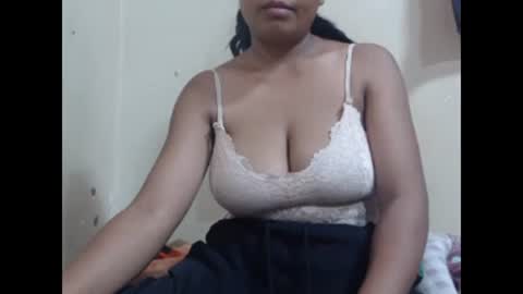 Snapshot of saronette chatting on 12-30-24, 12:20 saronette online show from 12-30-24, 12:20