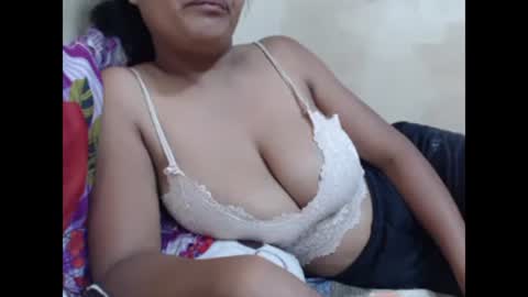 Snapshot of saronette chatting on 01-11-25, 09:47 saronette online show from 01-11-25, 09:47