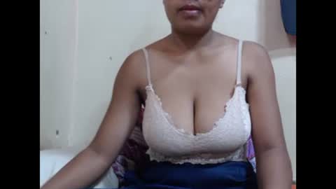 Snapshot of saronette chatting on 01-13-25, 07:00 saronette online show from 01-13-25, 07:00