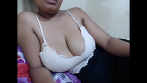 Snapshot of saronette chatting on 01-15-25, 12:58 saronette online show from 01-15-25, 12:58