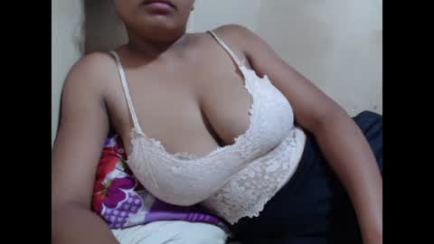 Snapshot of saronette chatting on 01-16-25, 10:10 saronette online show from 01-16-25, 10:10