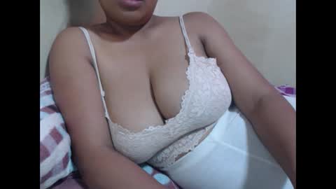Snapshot of saronette chatting on 02-19-25, 12:11 saronette online show from 02-19-25, 12:11