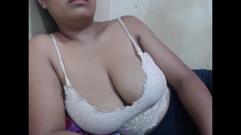 Snapshot of saronette chatting on 02-20-25, 11:31 saronette online show from 02-20-25, 11:31