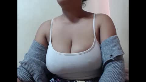 Snapshot of saronette chatting on 10-13-25, 05:51 saronette online show from 10-13-25, 05:51