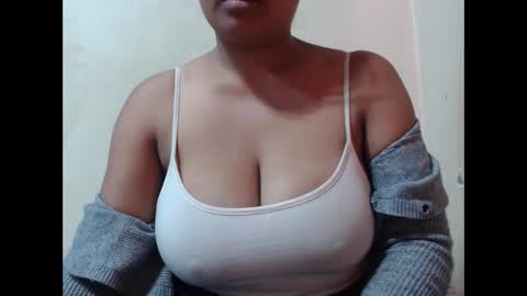 Snapshot of saronette chatting on 10-14-25, 06:25 saronette online show from 10-14-25, 06:25