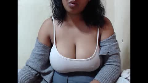 Snapshot of saronette chatting on 11-17-25, 06:30 saronette online show from 11-17-25, 06:30