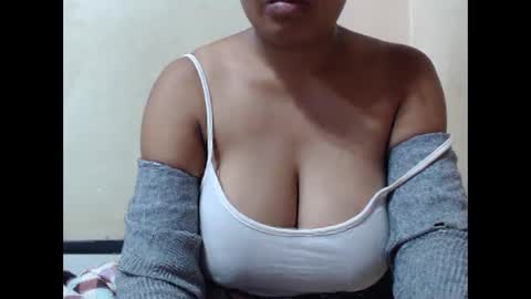 Snapshot of saronette chatting on 11-21-25, 07:07 saronette online show from 11-21-25, 07:07