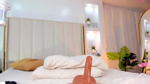 My Name Is Sara C. Welcome online show from 02-14-25, 08:31