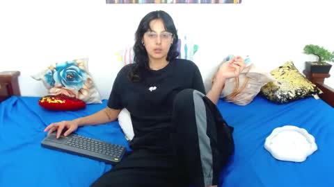 Snapshot of sasha_blondi chatting on 10-17-25, 01:53 Sashita online show from 10-17-25, 01:53