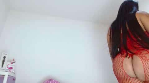 Snapshot of sasha_creamy chatting on 09-25-25, 02:26 Sasha Creamy online show from 09-25-25, 02:26