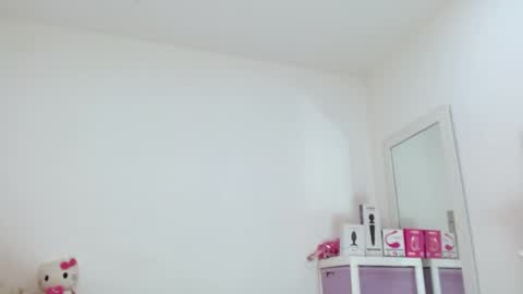 Snapshot of sasha_creamy chatting on 05-14-26, 01:01 Sasha Creamy online show from 05-14-26, 01:01