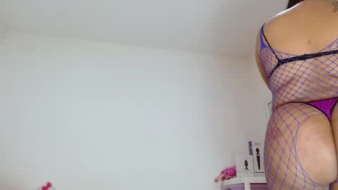 Snapshot of sasha_creamy chatting on 05-21-26, 08:27 Sasha Creamy online show from 05-21-26, 08:27