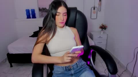 Snapshot of sasha_kendrick chatting on 12-11-24, 02:09 Sasha online show from 12-11-24, 02:09