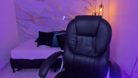 Snapshot of sasha_kendrick chatting on 02-04-25, 01:56 Sasha online show from 02-04-25, 01:56