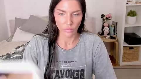 Sasha Miro online show from 09-12-25, 02:11