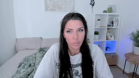 Sasha Miro online show from 09-19-25, 02:02