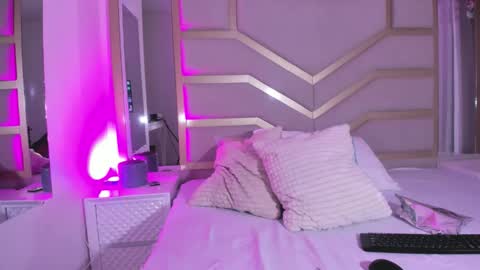 Snapshot of sasha_morelli chatting on 12-14-25, 01:38 sasha_morelli online show from 12-14-25, 01:38