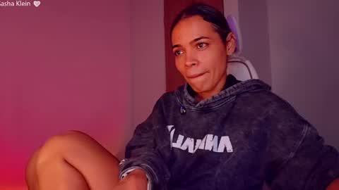 Snapshot of sashaklein chatting on 07-24-26, 01:47 Sasha Klein online show from 07-24-26, 01:47