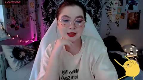 Snapshot of sashasoyyyy chatting on 03-05-25, 09:05 Sashasoy online show from 03-05-25, 09:05