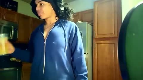 Snapshot of sashastrokes chatting on 11-27-25, 07:16 MISTRESS STROKES online show from 11-27-25, 07:16