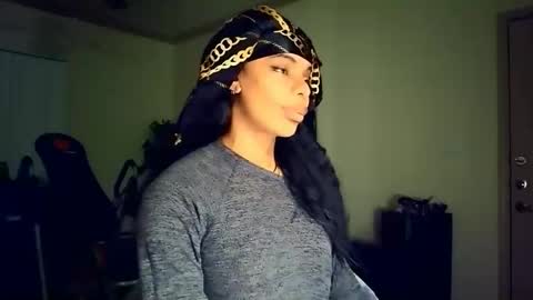 Snapshot of sashastrokes chatting on 12-18-25, 02:17 MISTRESS STROKES online show from 12-18-25, 02:17