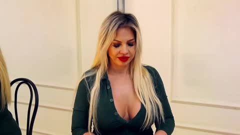 Snapshot of sashavaughn chatting on 01-07-25, 05:33 Sasha online show from 01-07-25, 05:33