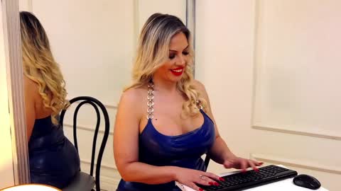 Snapshot of sashavaughn chatting on 01-10-25, 05:58 Sasha online show from 01-10-25, 05:58