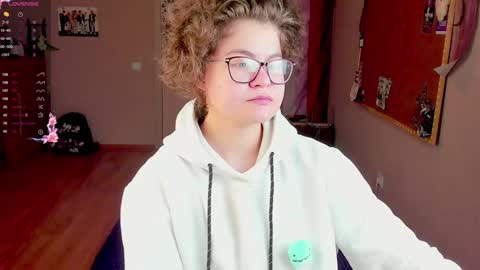 Snapshot of sashy_way chatting on 12-18-24, 06:35 .Alexandra online show from 12-18-24, 06:35
