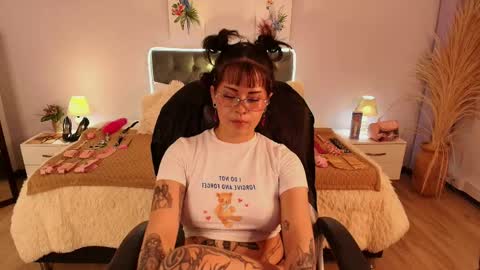 saskia_vellour online show from 04-30-26, 07:09