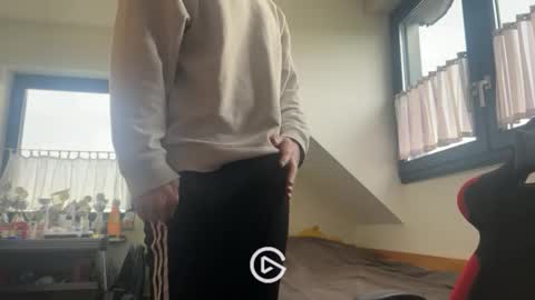 Snapshot of sason97xx chatting on 10-31-25, 08:15 sason97xx online show from 10-31-25, 08:15