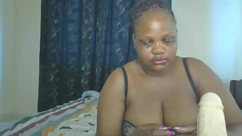 Snapshot of sassie_bee chatting on 12-02-25, 08:41 sassie_bee online show from 12-02-25, 08:41