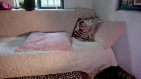 Snapshot of sassy_xyou chatting on 04-09-26, 08:25 Ms. Oh online show from 04-09-26, 08:25