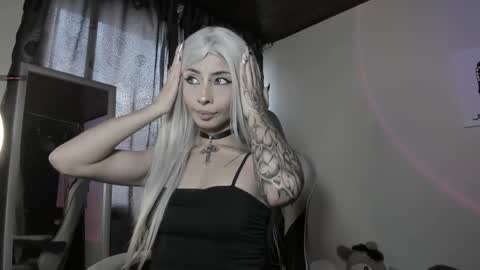    im expecting 300 thumbs up on my altar online show from 02-15-25, 10:42