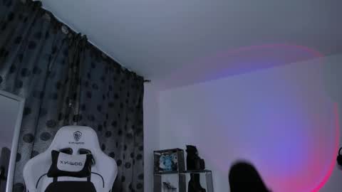    im expecting 300 thumbs up on my altar online show from 03-09-25, 11:14