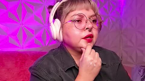 Gina George online show from 11-19-25, 12:10