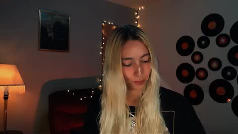 Snapshot of saucy_jenn1 chatting on 02-23-25, 11:25 I AM JENN online show from 02-23-25, 11:25