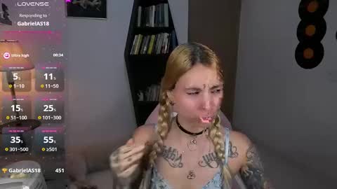 Snapshot of saucy_jenn1 chatting on 10-19-25, 01:39 I AM JENN online show from 10-19-25, 01:39