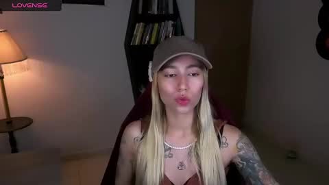 Snapshot of saucy_jenn1 chatting on 10-26-25, 02:39 I AM JENN online show from 10-26-25, 02:39