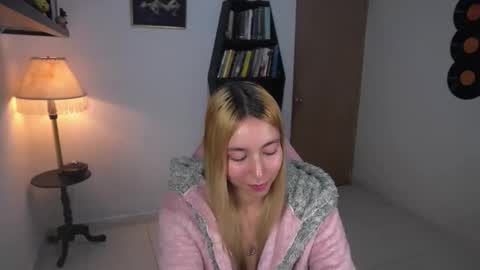 Snapshot of saucy_jenn1 chatting on 11-13-25, 02:10 I AM JENN online show from 11-13-25, 02:10