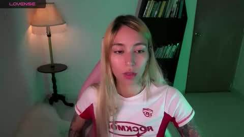 Snapshot of saucy_jenn1 chatting on 12-18-25, 03:56 I AM JENN online show from 12-18-25, 03:56