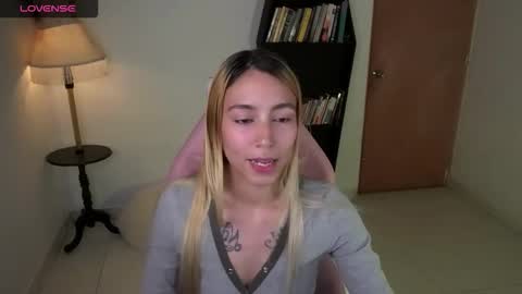 Snapshot of saucy_jenn1 chatting on 12-20-25, 02:40 I AM JENN online show from 12-20-25, 02:40