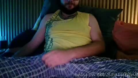 Snapshot of saucybonjo chatting on 04-10-26, 05:01 Ben online show from 04-10-26, 05:01