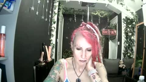 Snapshot of saucysky chatting on 05-04-26, 09:11 SaucySky online show from 05-04-26, 09:11