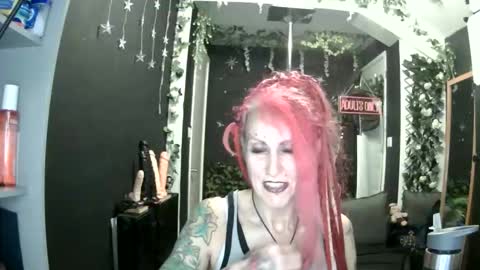 Snapshot of saucysky chatting on 05-05-26, 07:55 SaucySky online show from 05-05-26, 07:55